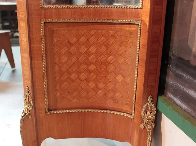 ARMADIO DISPLAY DI STILE DI TRANSIZIONE