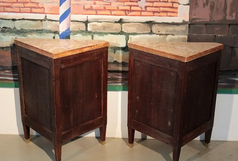 Paar LOUIS XVI STIL CORNER CUPBOARDS