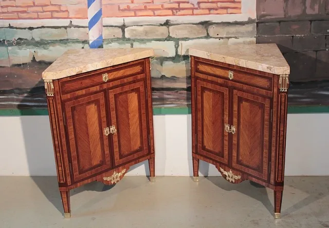 PAIR OF LOUIS XVI STYLE CORNER CUPBOARDS
