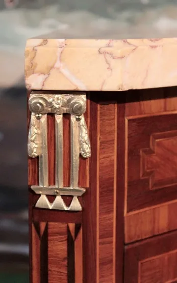 Paar LOUIS XVI STIL CORNER CUPBOARDS
