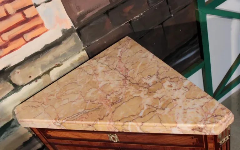 Paar LOUIS XVI STIL CORNER CUPBOARDS