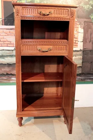 GABINETE DE ESTILO LOUIS XVI