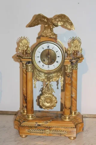 MANTLE GARNITURE