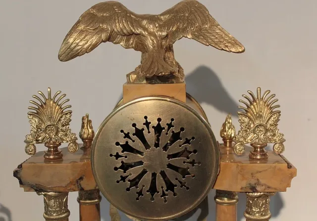 MANTLE GARNITURE