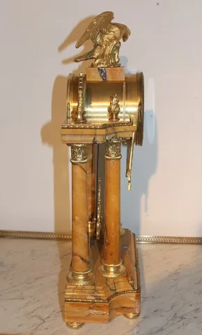 MANTLE GARNITURE
