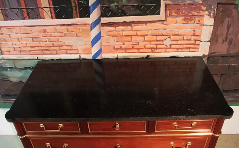 LOUIS XVI PERIODE BORST VAN LADE
