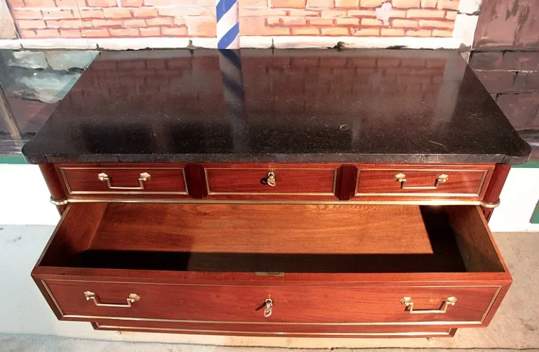 LOUIS XVI PERIODE BORST VAN LADE