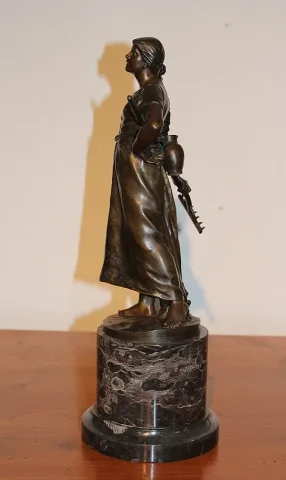 "Femme au Râteau" en Bronze Fin XIXeme