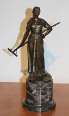 BRONZE STATUE