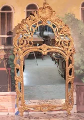 Miroir doré de style Louis XV  XXeme