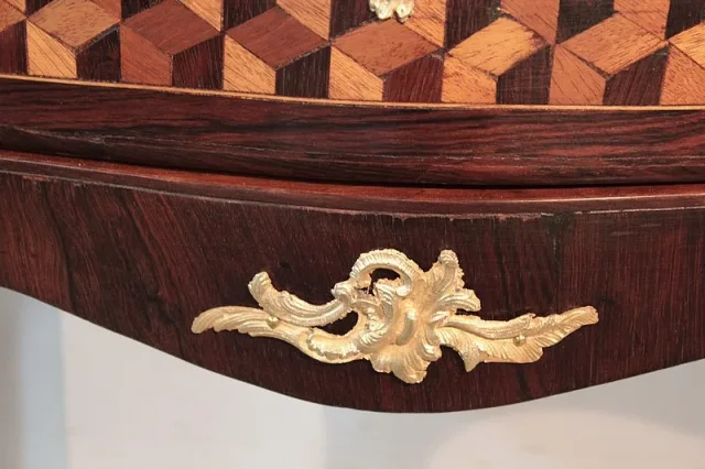 LOUIS XV STYLE CHEST OF DRAWERS