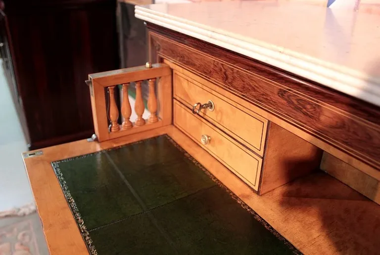 CHARLES X PERIOD BÜRO