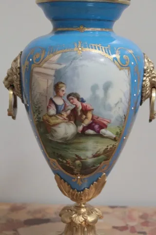 PORZELLAN UND BRONZE VASE