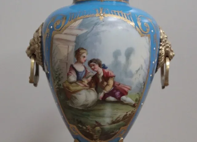 PORZELLAN UND BRONZE VASE