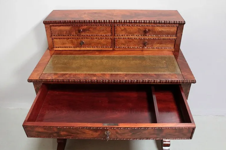 LOUIS PHILIPPE ZEITSCHRANK
