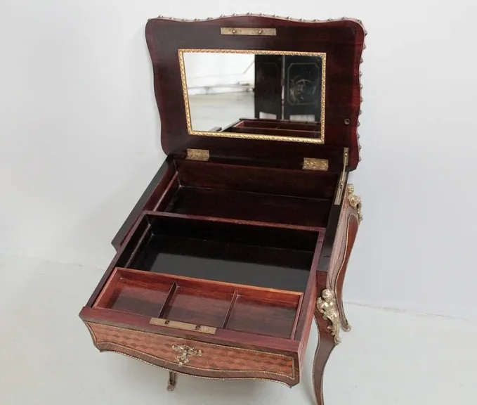 Travailleuse Louis XV en Palissandre XIXeme
