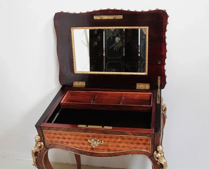 Travailleuse Louis XV en Palissandre XIXeme