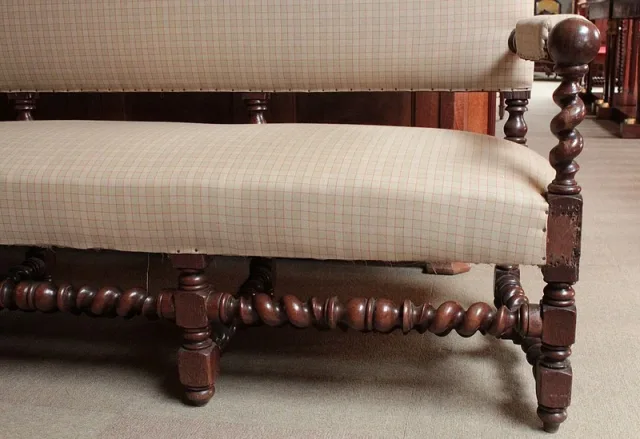 LOUIS XIII STYLE SETTEE