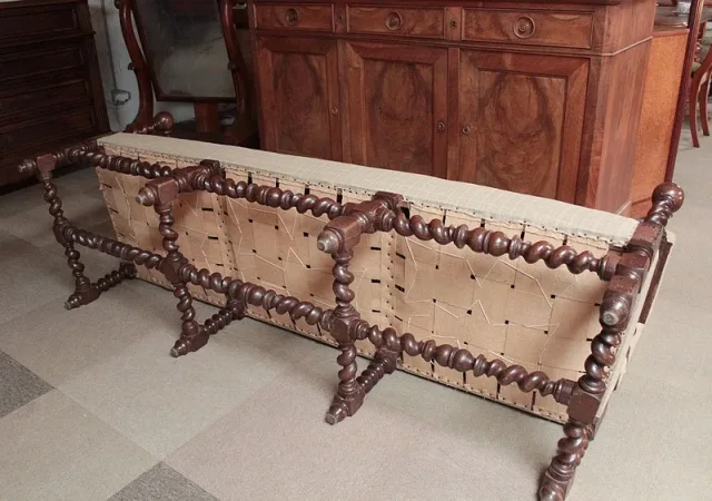 LOUIS XIII STYLE SETTEE