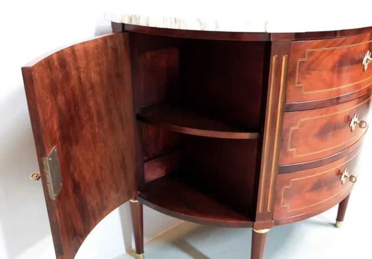 LOUIS XVI STYLE Kommode aus Schubladen