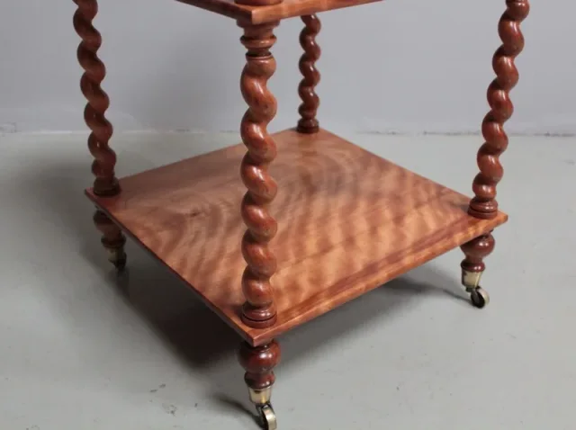DRIEVOUDIGE OCCASIONALE TAFEL
