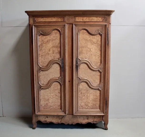 LOUIS XV STIL ARMOIRE
