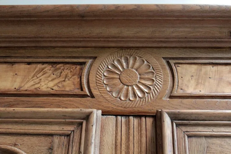 LOUIS XV STIL ARMOIRE