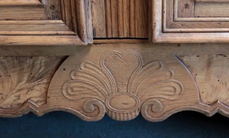 LOUIS XV STIL ARMOIRE