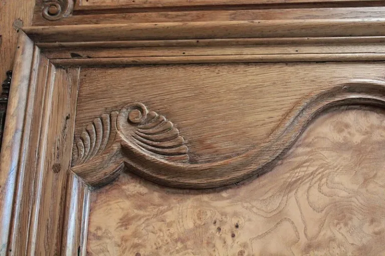 LOUIS XV STIL ARMOIRE