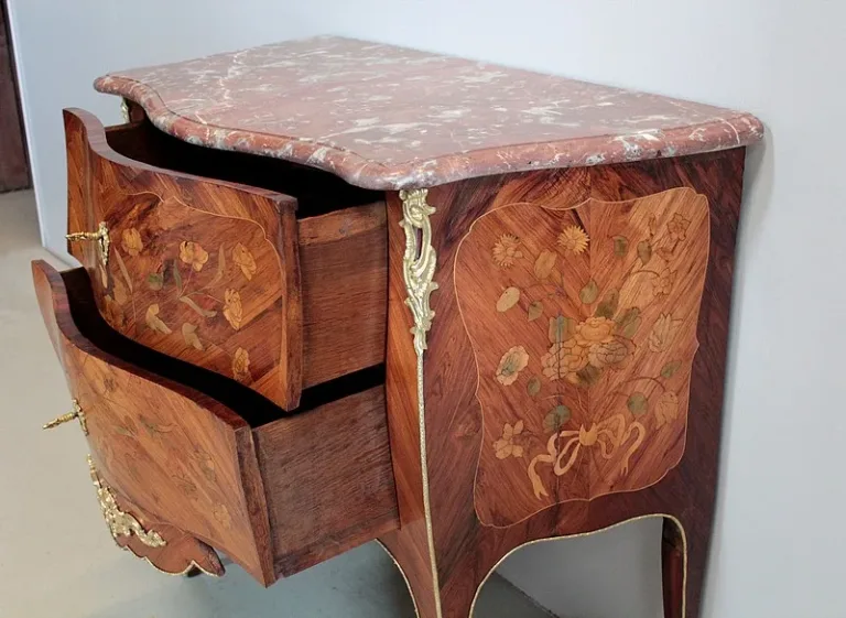 LOUIS XV PERIODE BORST VAN LADE