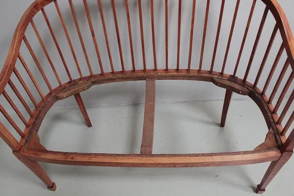 ART DECO PERIOD SETTEE
