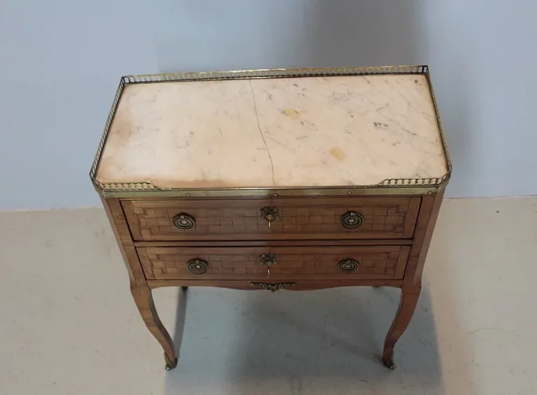 LOUIS XV STIL CHIFFONNIERE TISCH