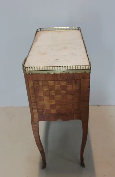 LOUIS XV STIL CHIFFONNIERE TISCH