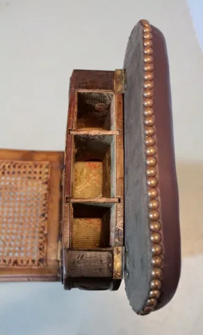 COMMODE CHAIR