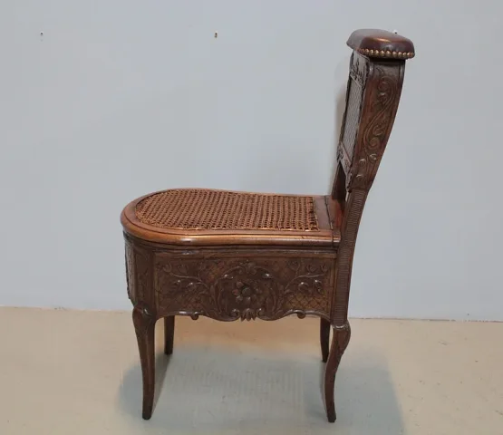 COMMODE CHAIR