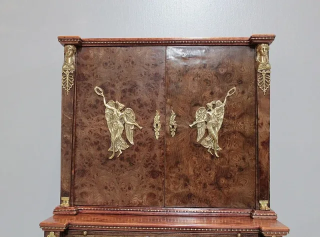 GABINETE CONSULAT STYLE