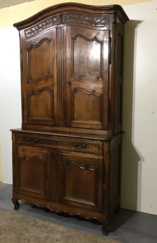 FRANZÖSISCHES BUFFET AUS DEM 18. JAHRHUNDERT