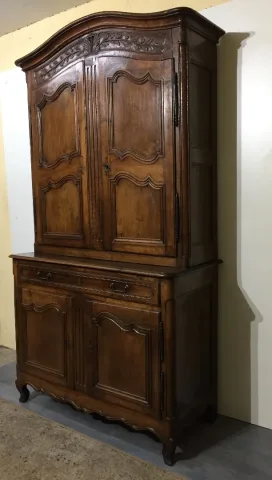 FRANZÖSISCHES BUFFET AUS DEM 18. JAHRHUNDERT