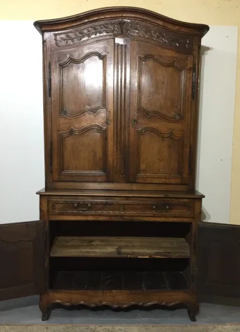 FRANZÖSISCHES BUFFET AUS DEM 18. JAHRHUNDERT