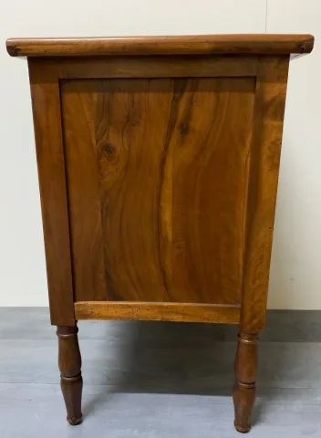 petite table en noyer à tiroirs