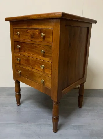 petite table en noyer à tiroirs