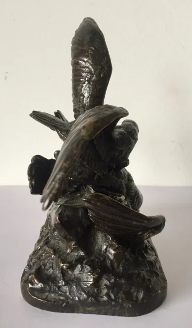 Sujet représentant un pélican et un aigle