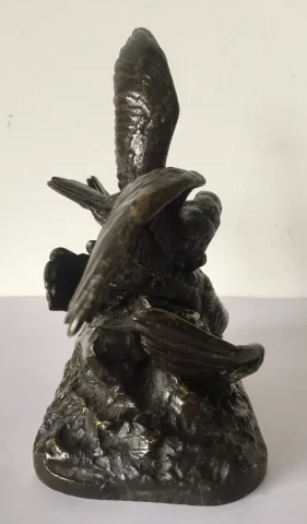 Sujet représentant un pélican et un aigle