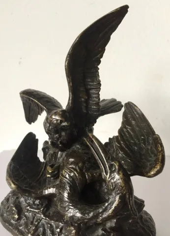 Sujet représentant un pélican et un aigle