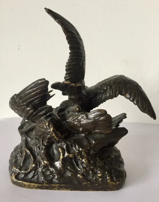 Sujet représentant un pélican et un aigle
