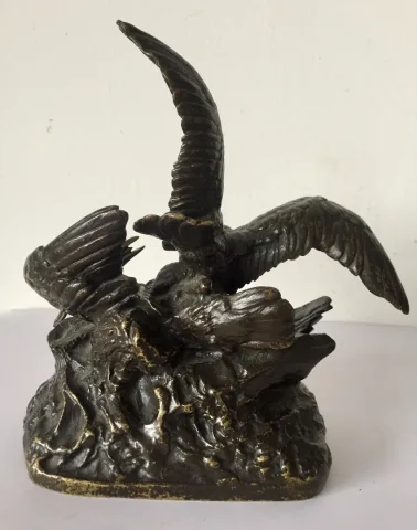 Sujet représentant un pélican et un aigle