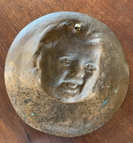 Portrait d un jeune enfant en bronze