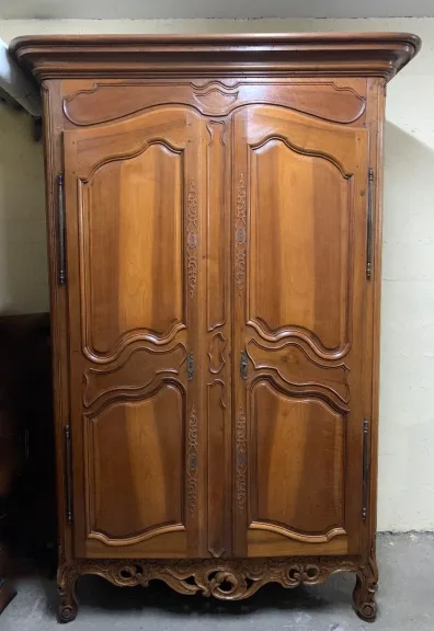 Armoire provençale ajourée