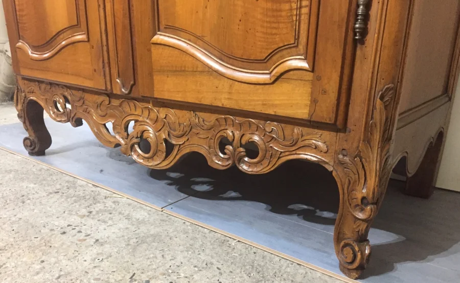 Armoire provençale ajourée