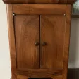 Petite armoire de poupée